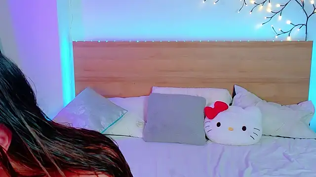 Snapshot of Bella_Davis_love chatting on 10-29-25, 05:47 Bella Davis love online show from 10-29-25, 05:47