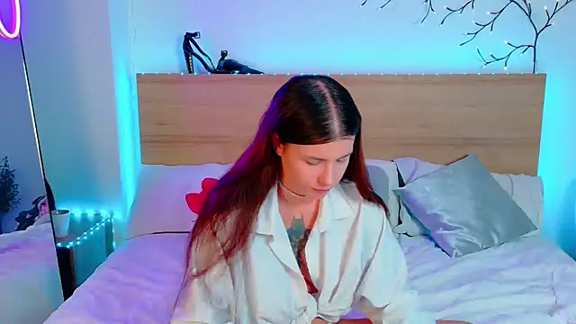 Snapshot of Bella_Davis_love chatting on 10-30-25, 09:37 Bella Davis love online show from 10-30-25, 09:37