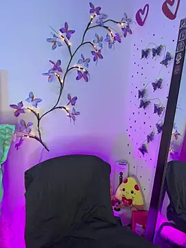 LindaWz  online show from 04-22-26, 06:38