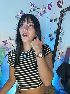 LindaWz  online show from 04-25-26, 07:33