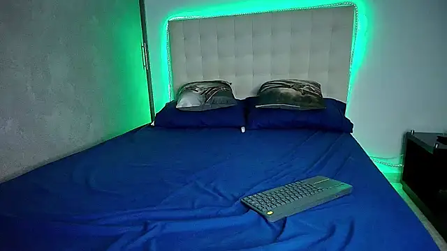 Snapshot of DionKnox chatting on 11-08-25, 06:46 DionKnox online show from 11-08-25, 06:46