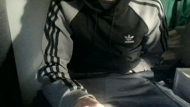 Snapshot of juju78jujuu chatting on 10-31-25, 04:35 juju78jujuu online show from 10-31-25, 04:35