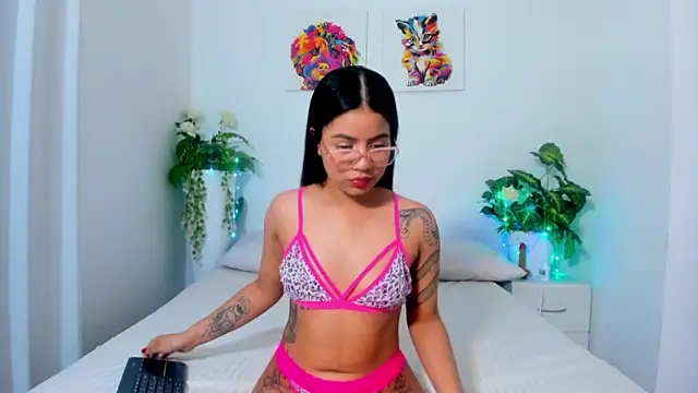 Snapshot of LiilithNova chatting on 09-28-25, 04:07 LiilithNova online show from 09-28-25, 04:07