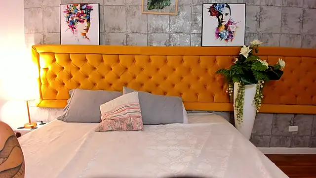 Snapshot of LiilithNova chatting on 11-18-25, 04:06 LiilithNova online show from 11-18-25, 04:06