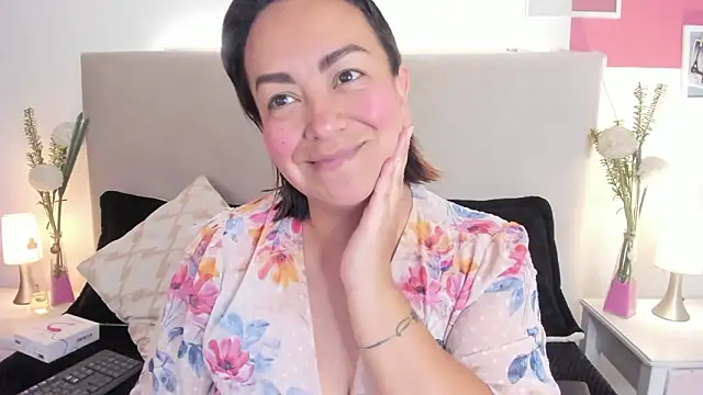 Snapshot of Angel_Velvet chatting on 03-05-26, 03:08 Angel Velvet online show from 03-05-26, 03:08