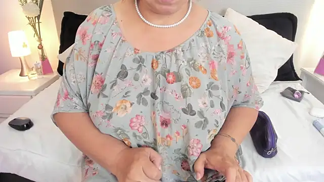 Snapshot of Angel_Velvet chatting on 03-11-26, 05:08 Angel Velvet online show from 03-11-26, 05:08