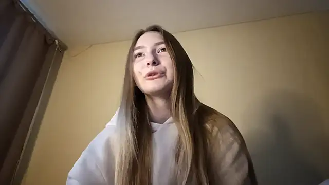 Nymera flare online show from 11-28-25, 06:27