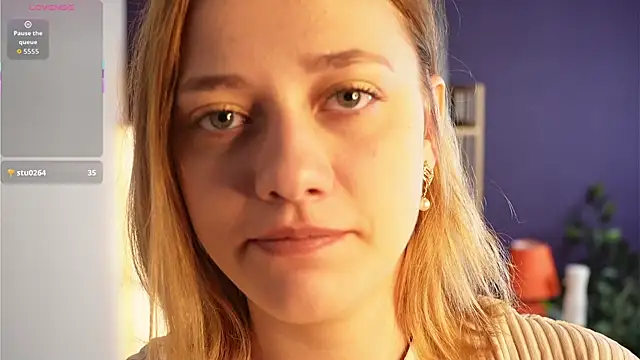 HollieCollelo online show from 09-13-25, 03:06