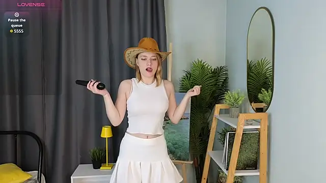 HollieCollelo online show from 11-06-25, 03:18