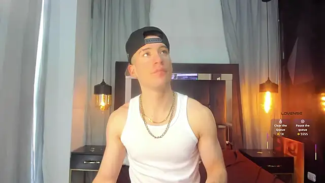 HunterHeat  online show from 12-14-25, 06:01