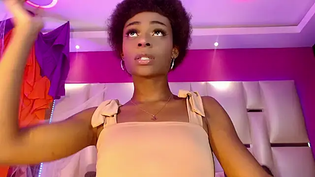 MariahMendezz online show from 10-18-25, 04:37