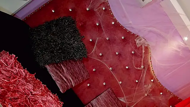 MariahMendezz online show from 10-31-25, 07:15