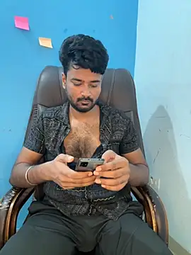 Snapshot of MeekBatgirl chatting on 10-13-25, 04:56 MeekBatgirl online show from 10-13-25, 04:56