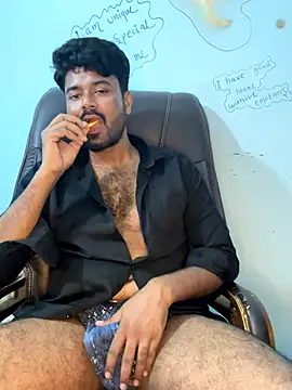 Snapshot of MeekBatgirl chatting on 10-30-25, 07:32 MeekBatgirl online show from 10-30-25, 07:32