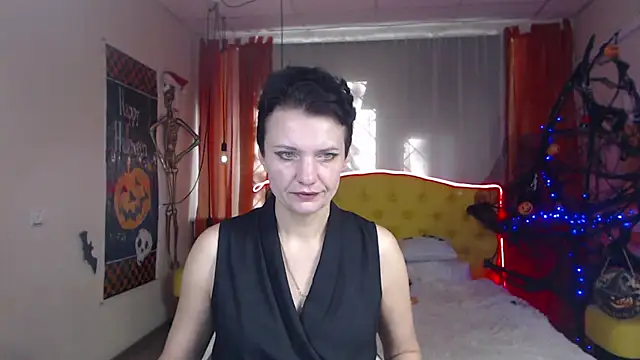 AvaSaturnian online show from 10-31-25, 11:44