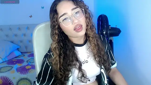 Snapshot of sasha_17_ chatting on 09-15-25, 03:23 sasha 17  online show from 09-15-25, 03:23