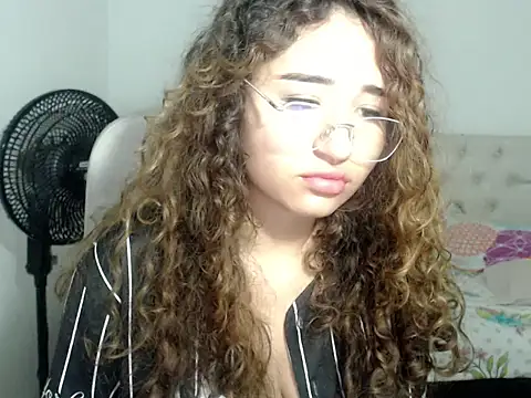 Snapshot of sasha_17_ chatting on 10-07-25, 08:33 sasha 17  online show from 10-07-25, 08:33