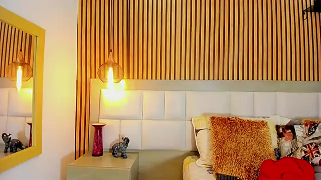 Roseaurora online show from 09-24-25, 12:08