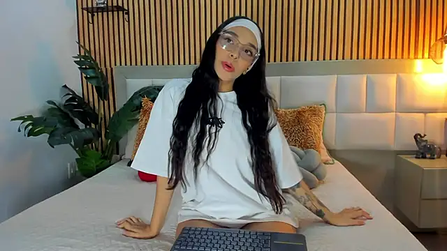 Snapshot of Roseaurora chatting on 01-13-26, 01:05 Roseaurora online show from 01-13-26, 01:05