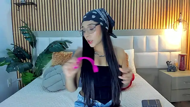 Snapshot of Roseaurora chatting on 01-15-26, 01:37 Roseaurora online show from 01-15-26, 01:37