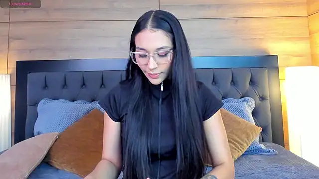 Roseaurora online show from 04-06-26, 12:39