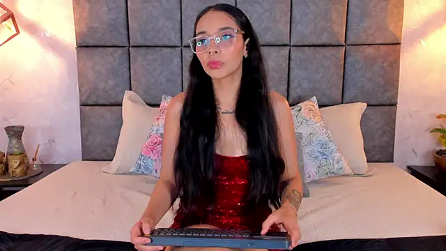 Roseaurora online show from 05-25-26, 10:32