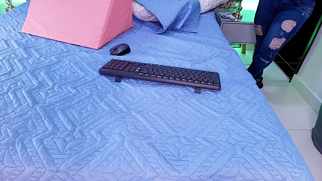 sweegirl69 online show from 11-13-25, 11:53