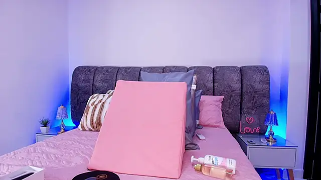 sweegirl69 online show from 11-14-25, 12:04