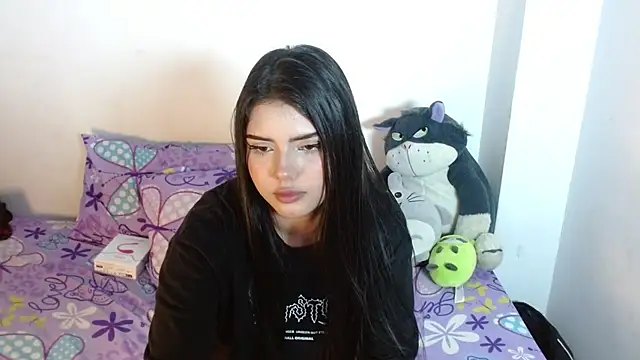 Snapshot of Emma_yui19 chatting on 11-29-25, 10:24 Emma yui19 online show from 11-29-25, 10:24