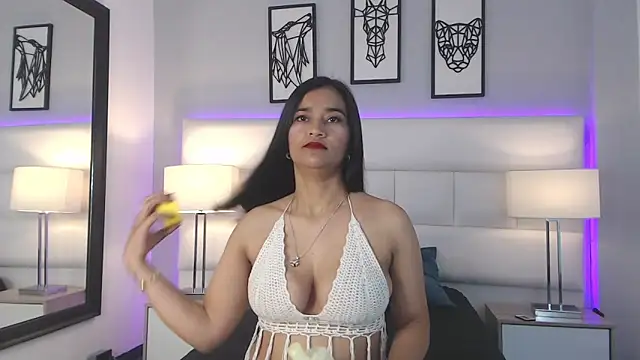 Snapshot of Valeria_Velez_ chatting on 10-23-25, 08:18 Valeria Velez  online show from 10-23-25, 08:18