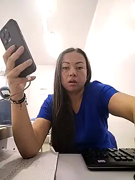 Madisson-04  online show from 10-20-25, 08:31