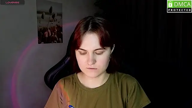 Snapshot of Roxy_foxi chatting on 09-13-25, 01:05 Roxy foxi online show from 09-13-25, 01:05