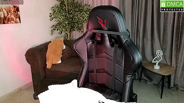 Snapshot of Roxy_foxi chatting on 09-14-25, 01:05 Roxy foxi online show from 09-14-25, 01:05