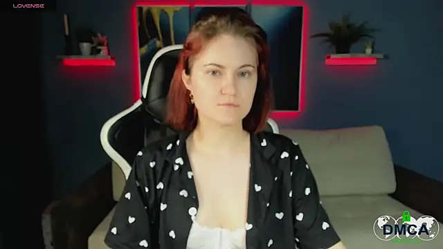 Snapshot of Roxy_foxi chatting on 09-20-25, 01:17 Roxy foxi online show from 09-20-25, 01:17