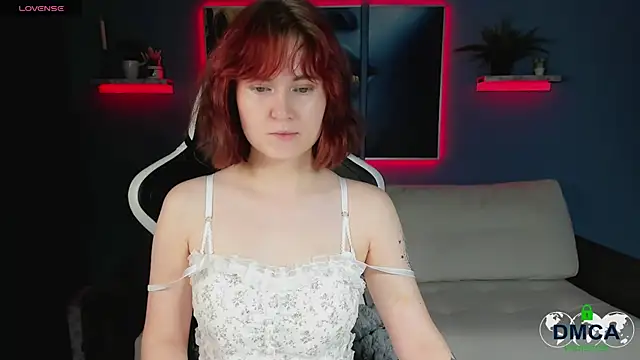 Snapshot of Roxy_foxi chatting on 09-21-25, 01:07 Roxy foxi online show from 09-21-25, 01:07