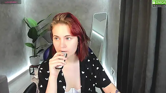 Snapshot of Roxy_foxi chatting on 09-25-25, 01:09 Roxy foxi online show from 09-25-25, 01:09