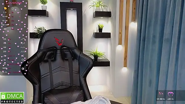 Snapshot of Roxy_foxi chatting on 09-29-25, 01:11 Roxy foxi online show from 09-29-25, 01:11