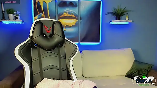 Snapshot of Roxy_foxi chatting on 10-04-25, 01:14 Roxy foxi online show from 10-04-25, 01:14