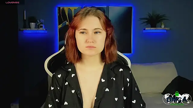 Snapshot of Roxy_foxi chatting on 10-18-25, 01:08 Roxy foxi online show from 10-18-25, 01:08