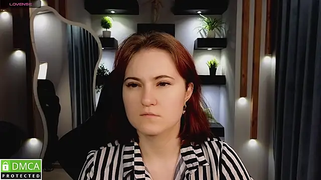 Snapshot of Roxy_foxi chatting on 10-20-25, 01:06 Roxy foxi online show from 10-20-25, 01:06