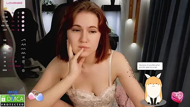 Snapshot of Roxy_foxi chatting on 10-23-25, 02:00 Roxy foxi online show from 10-23-25, 02:00