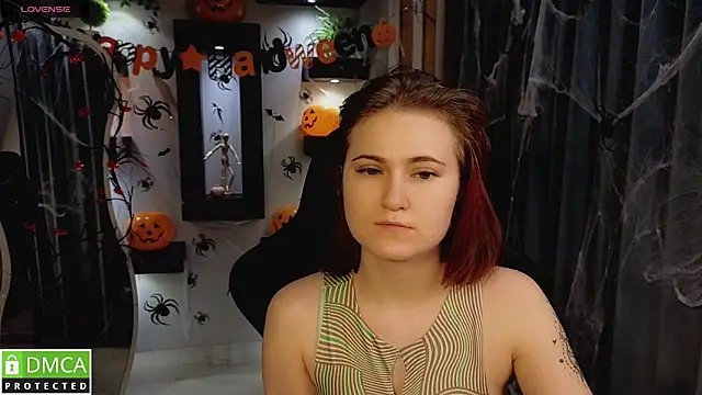 Snapshot of Roxy_foxi chatting on 10-31-25, 01:06 Roxy foxi online show from 10-31-25, 01:06