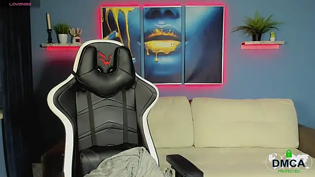 Snapshot of Roxy_foxi chatting on 11-08-25, 01:06 Roxy foxi online show from 11-08-25, 01:06