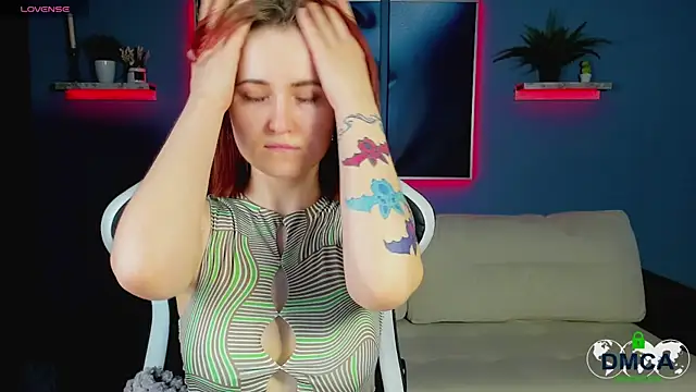 Snapshot of Roxy_foxi chatting on 11-09-25, 01:04 Roxy foxi online show from 11-09-25, 01:04