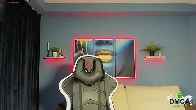 Snapshot of Roxy_foxi chatting on 11-14-25, 01:04 Roxy foxi online show from 11-14-25, 01:04