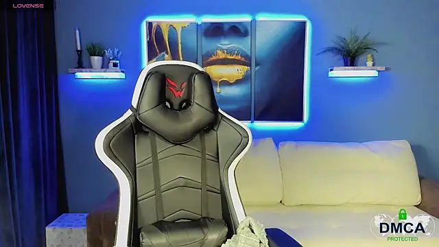 Snapshot of Roxy_foxi chatting on 11-16-25, 01:11 Roxy foxi online show from 11-16-25, 01:11