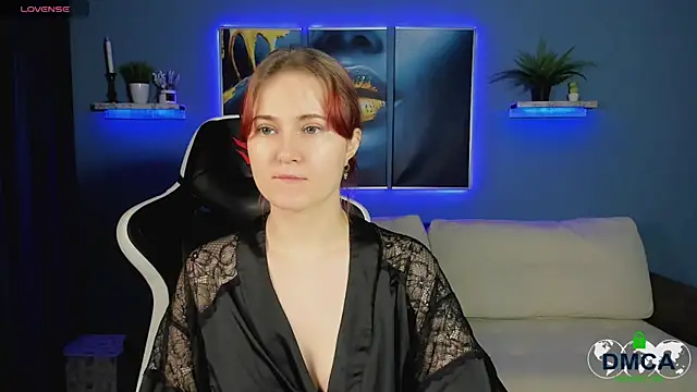 Snapshot of Roxy_foxi chatting on 11-17-25, 01:11 Roxy foxi online show from 11-17-25, 01:11