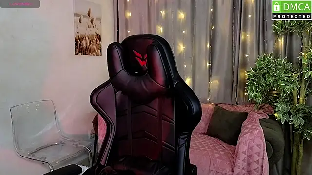 Snapshot of Roxy_foxi chatting on 11-24-25, 01:05 Roxy foxi online show from 11-24-25, 01:05