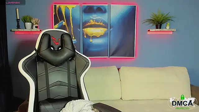 Snapshot of Roxy_foxi chatting on 11-27-25, 01:07 Roxy foxi online show from 11-27-25, 01:07