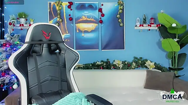 Snapshot of Roxy_foxi chatting on 12-14-25, 01:11 Roxy foxi online show from 12-14-25, 01:11